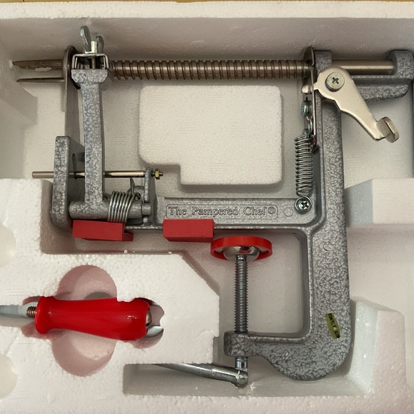 Pampered Chef Peeler/Corer/Slicer NIB - Picture 3 of 3